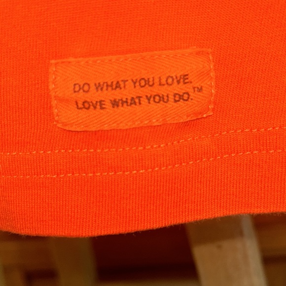 Life is Good😎CALGARY🍁Orange TEE🇨🇦VERY GOOD Condition! Size Medium - Picture 5 of 9